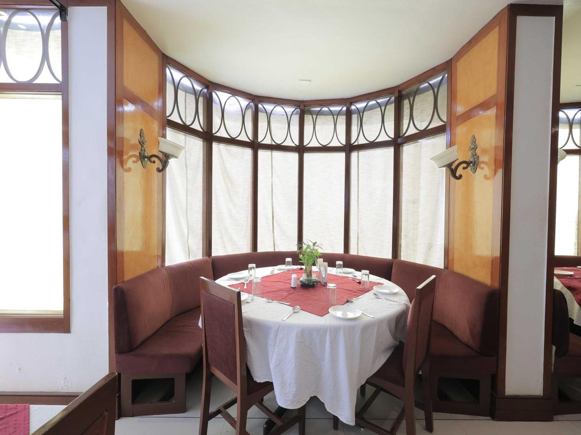 Palette Hotel Surya Vadodara Dış mekan fotoğraf