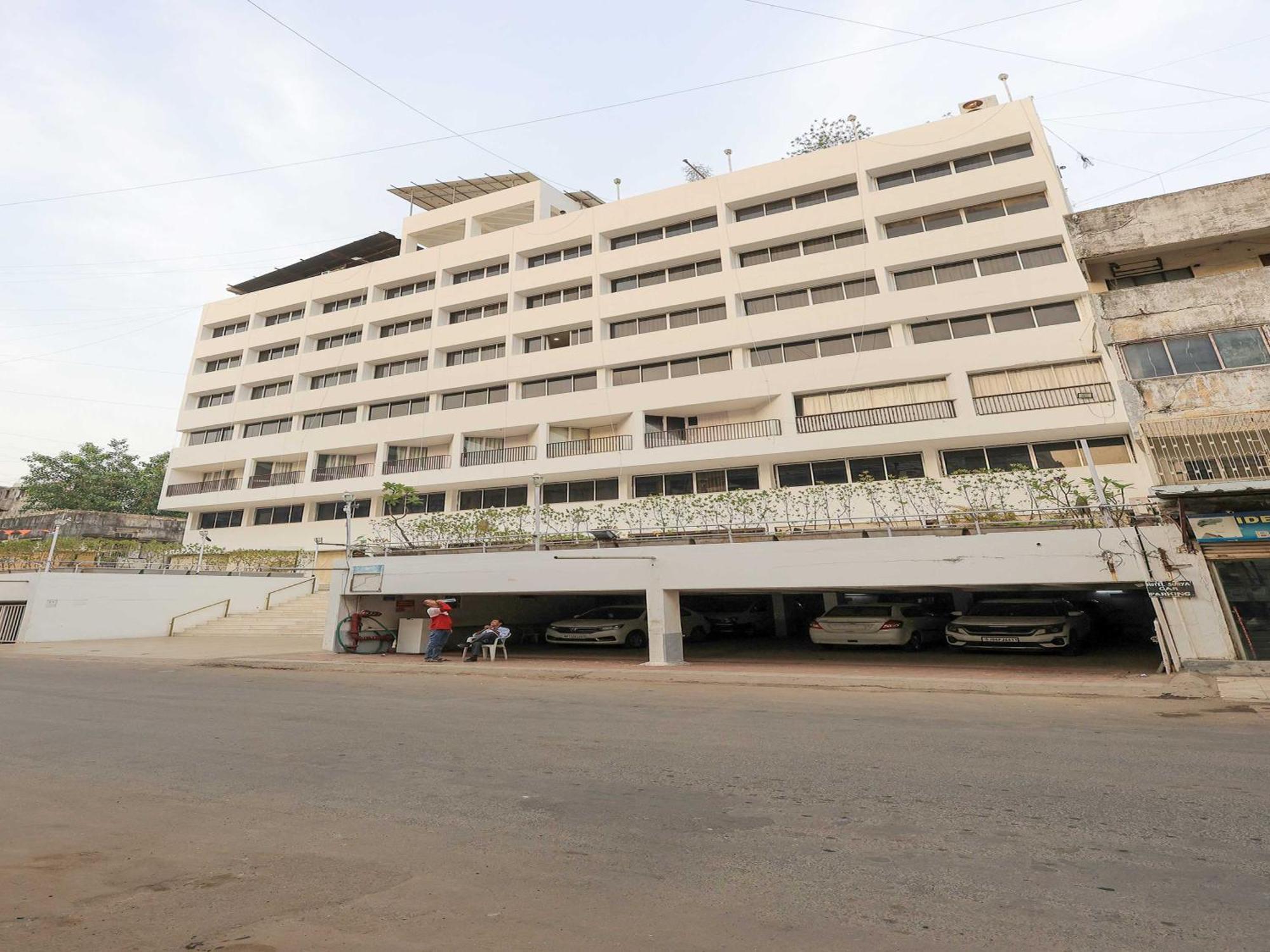 Palette Hotel Surya Vadodara Dış mekan fotoğraf
