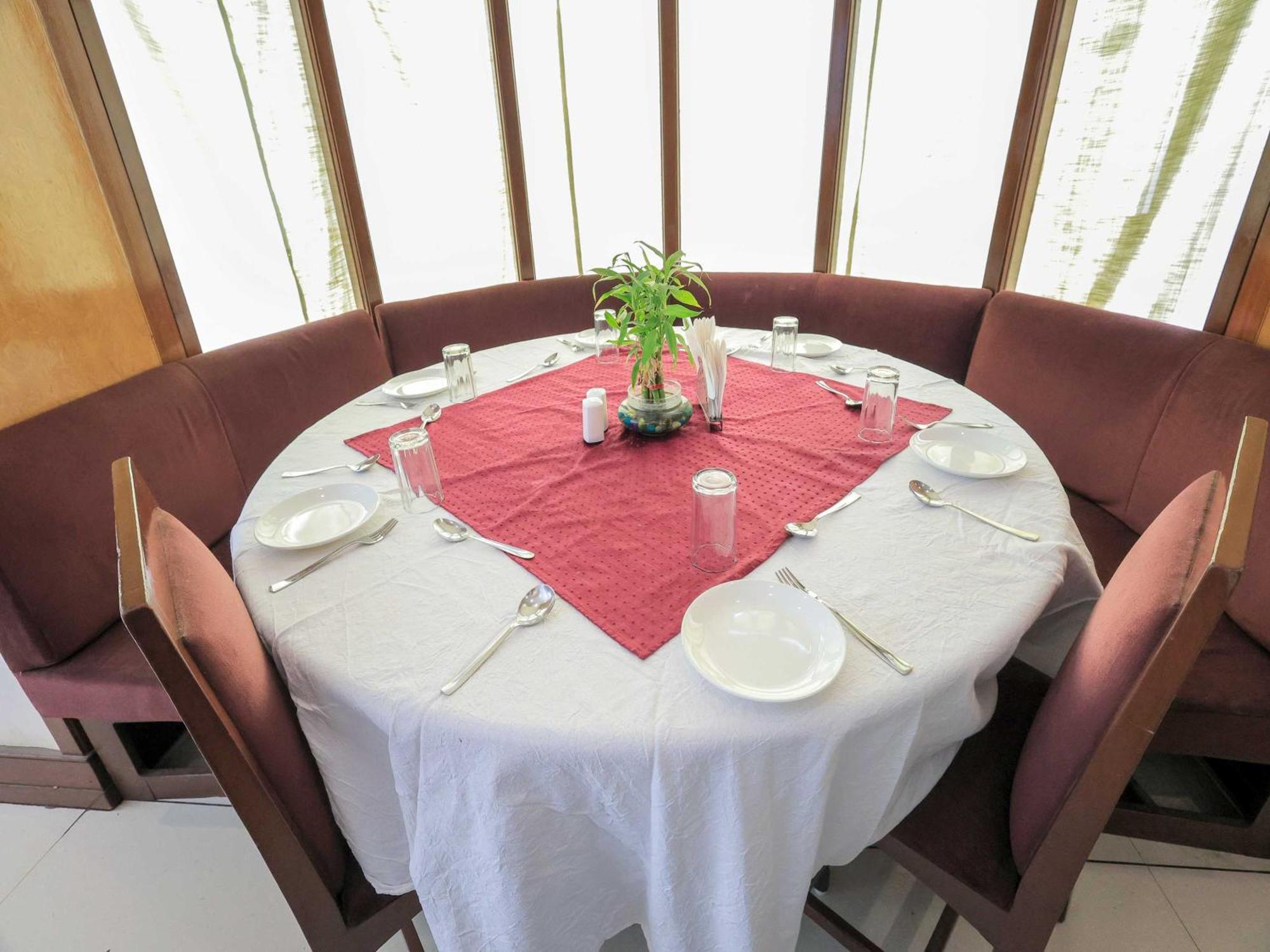 Palette Hotel Surya Vadodara Dış mekan fotoğraf