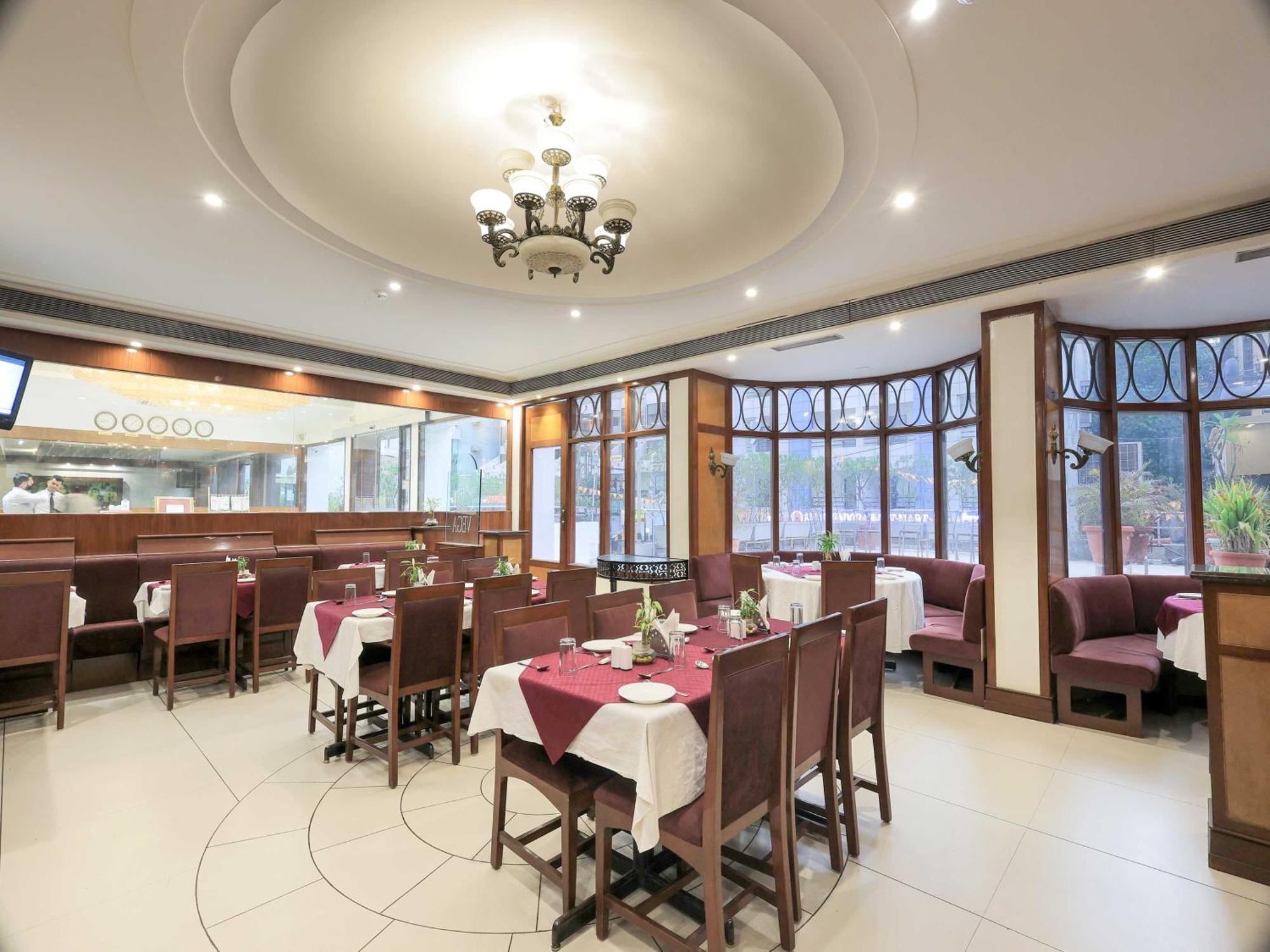 Palette Hotel Surya Vadodara Dış mekan fotoğraf