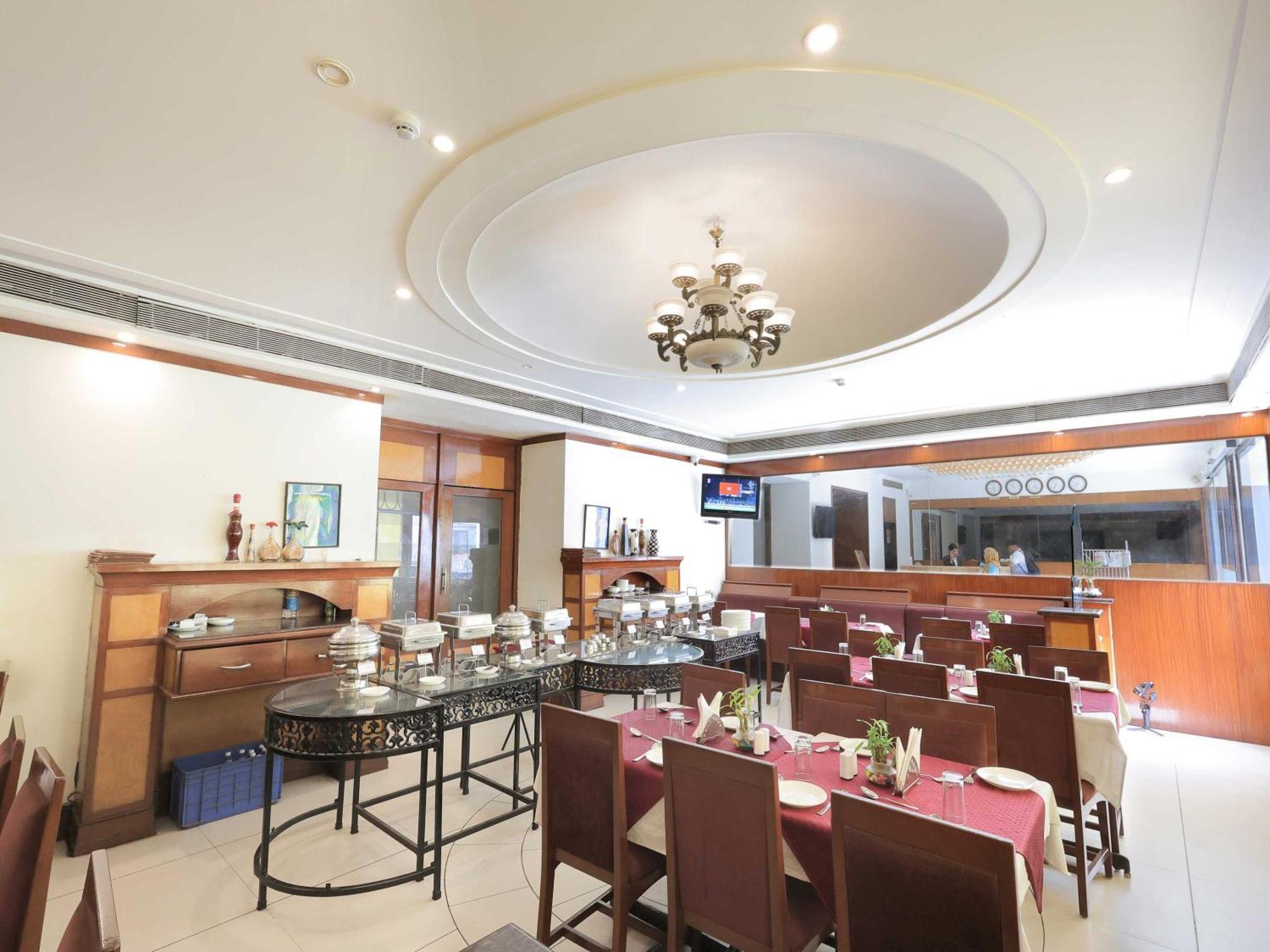 Palette Hotel Surya Vadodara Dış mekan fotoğraf