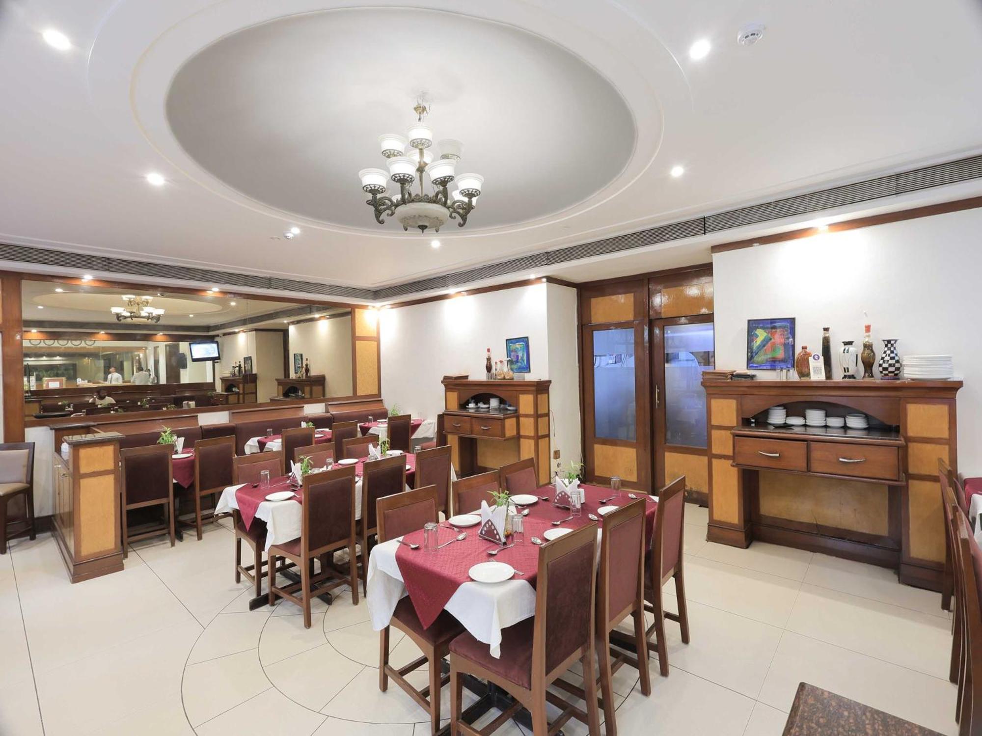 Palette Hotel Surya Vadodara Dış mekan fotoğraf