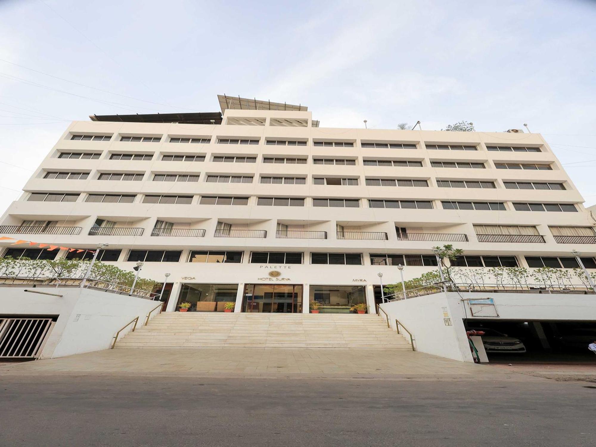 Palette Hotel Surya Vadodara Dış mekan fotoğraf