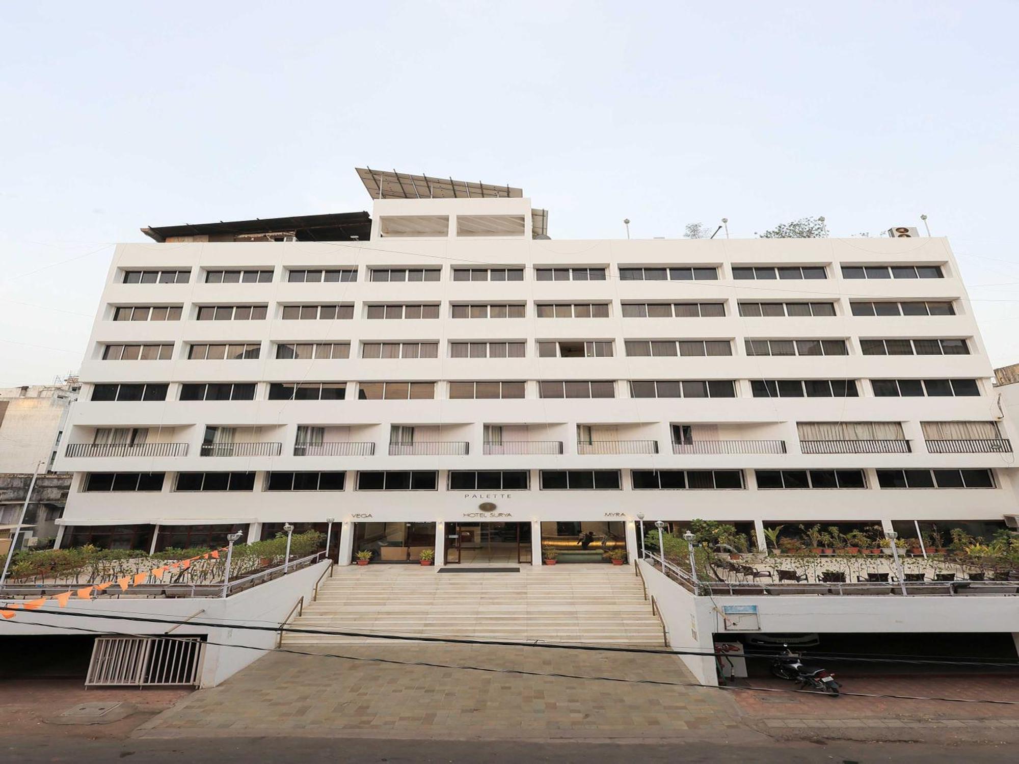 Palette Hotel Surya Vadodara Dış mekan fotoğraf