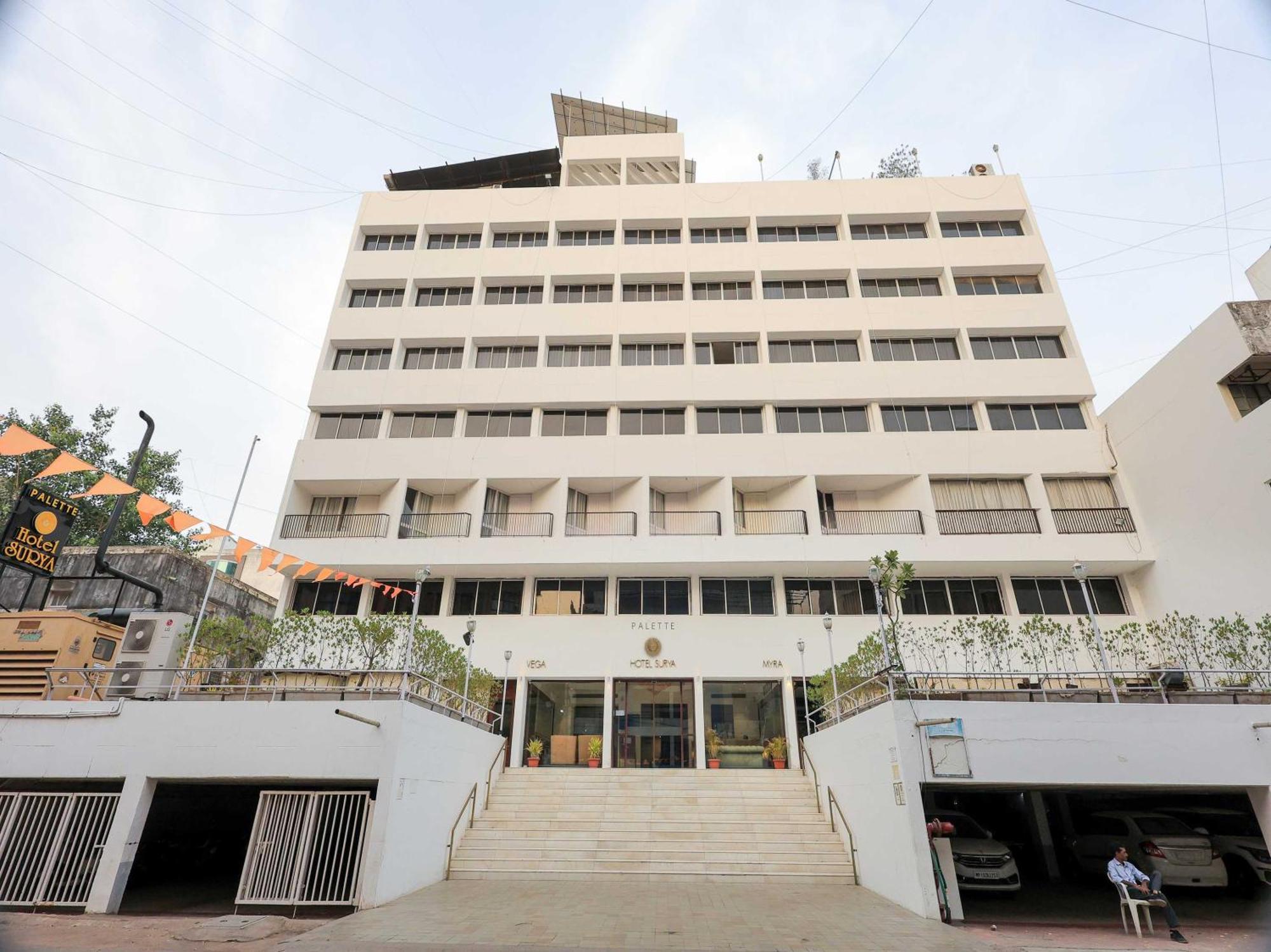 Palette Hotel Surya Vadodara Dış mekan fotoğraf