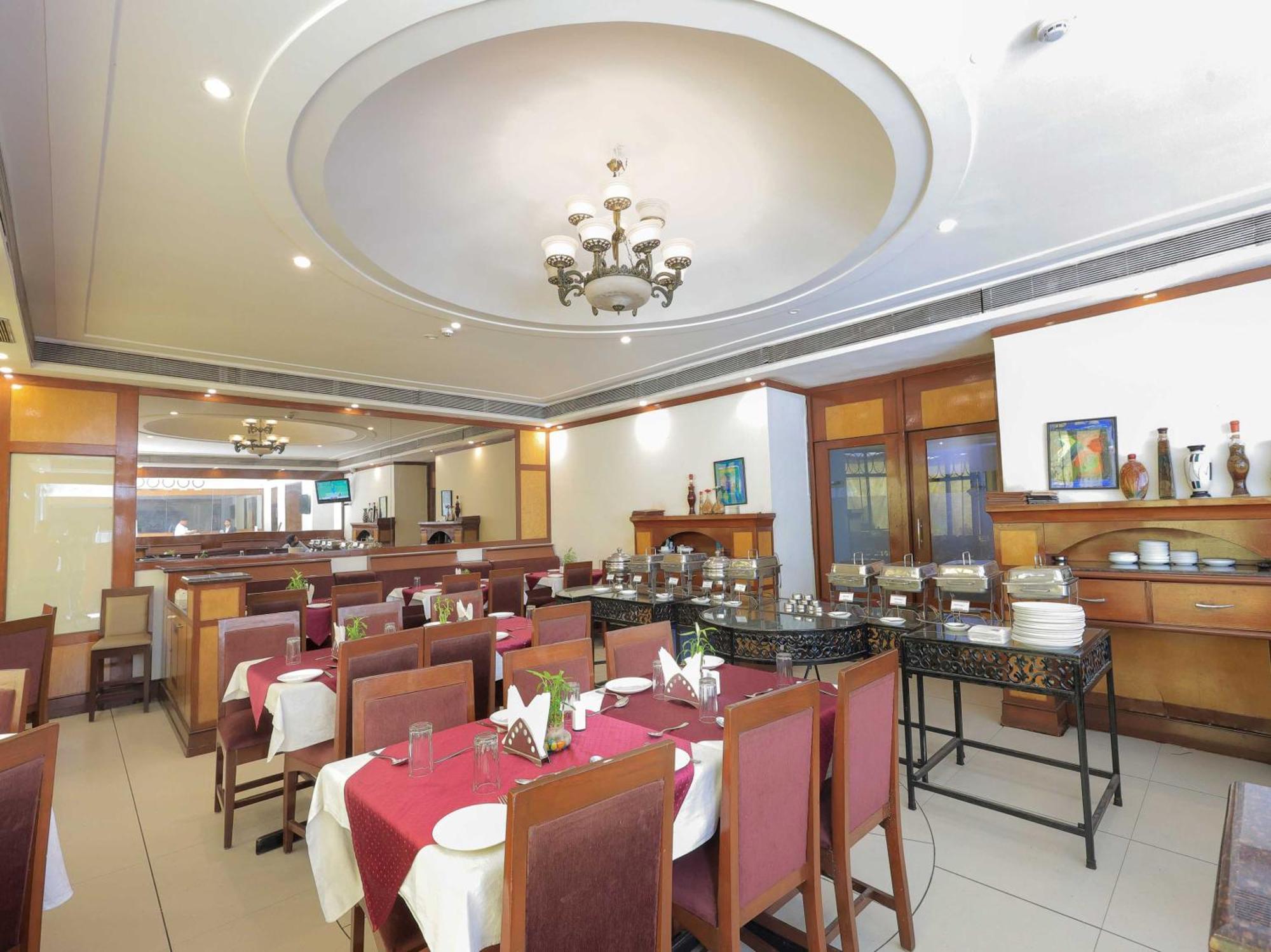 Palette Hotel Surya Vadodara Dış mekan fotoğraf