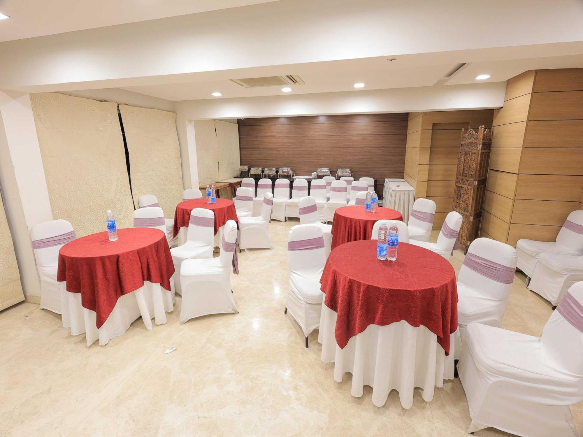 Palette Hotel Surya Vadodara Dış mekan fotoğraf