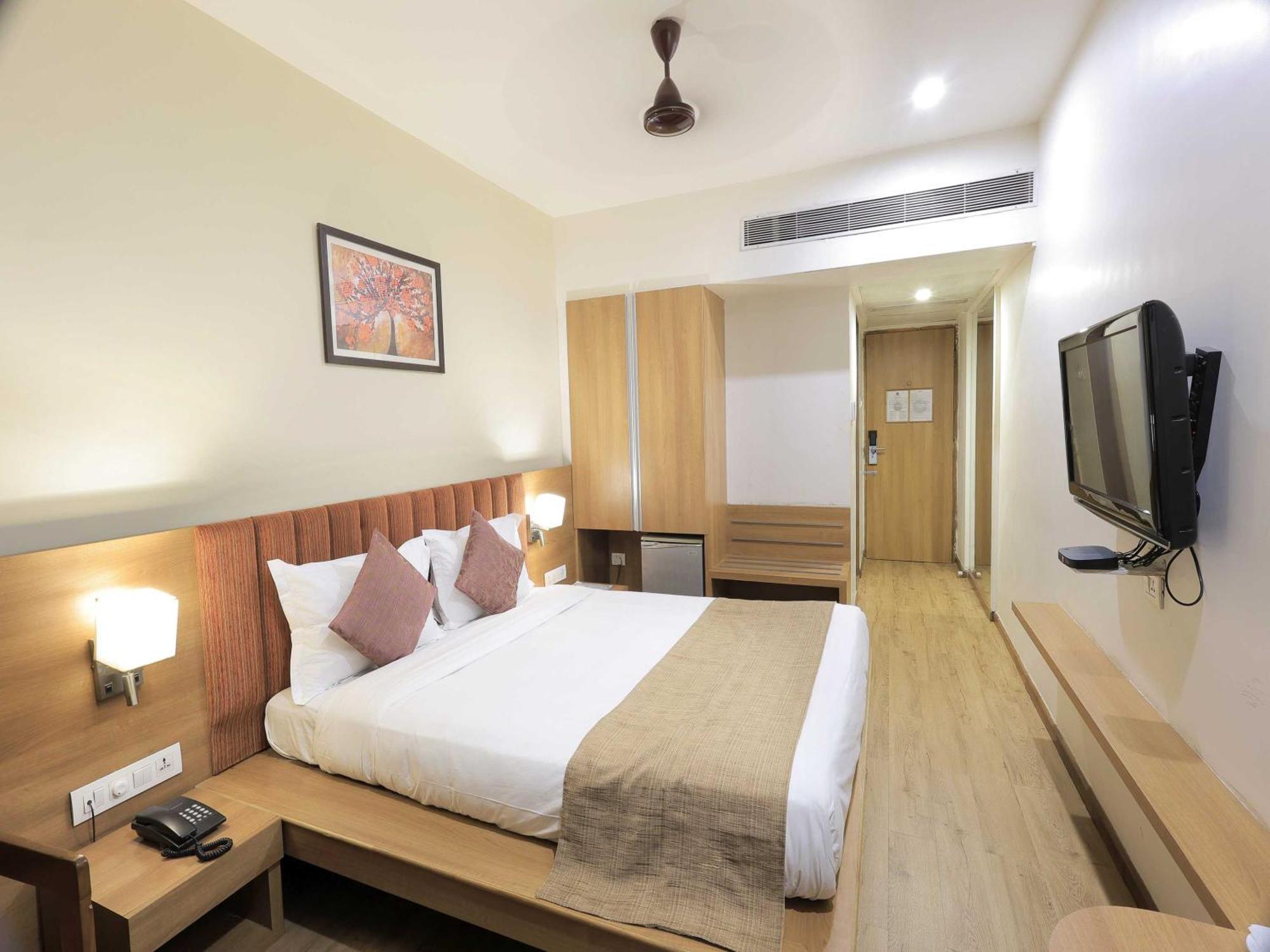 Palette Hotel Surya Vadodara Dış mekan fotoğraf