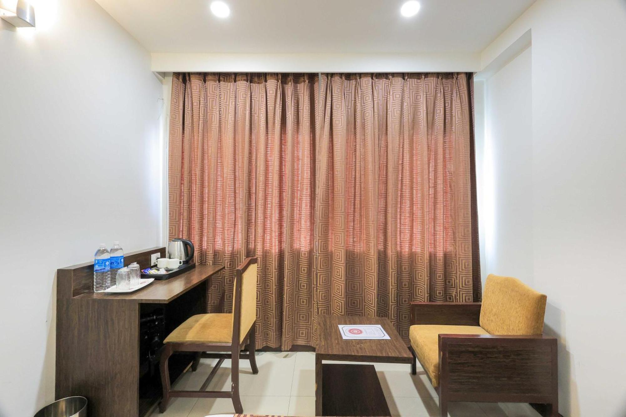Palette Hotel Surya Vadodara Dış mekan fotoğraf