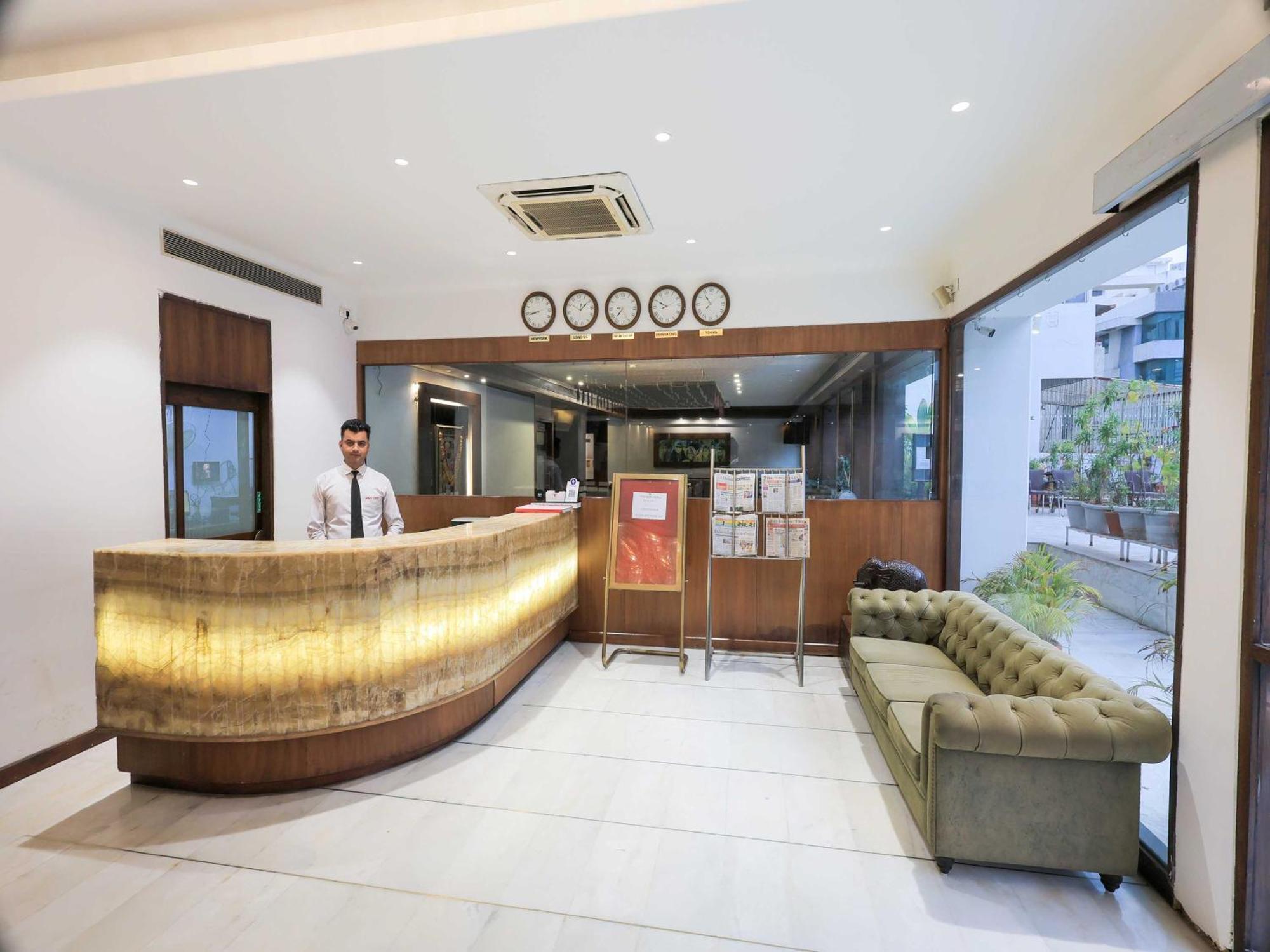 Palette Hotel Surya Vadodara Dış mekan fotoğraf
