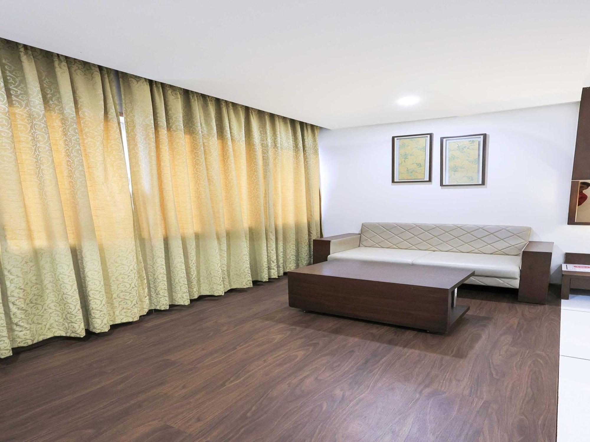 Palette Hotel Surya Vadodara Dış mekan fotoğraf
