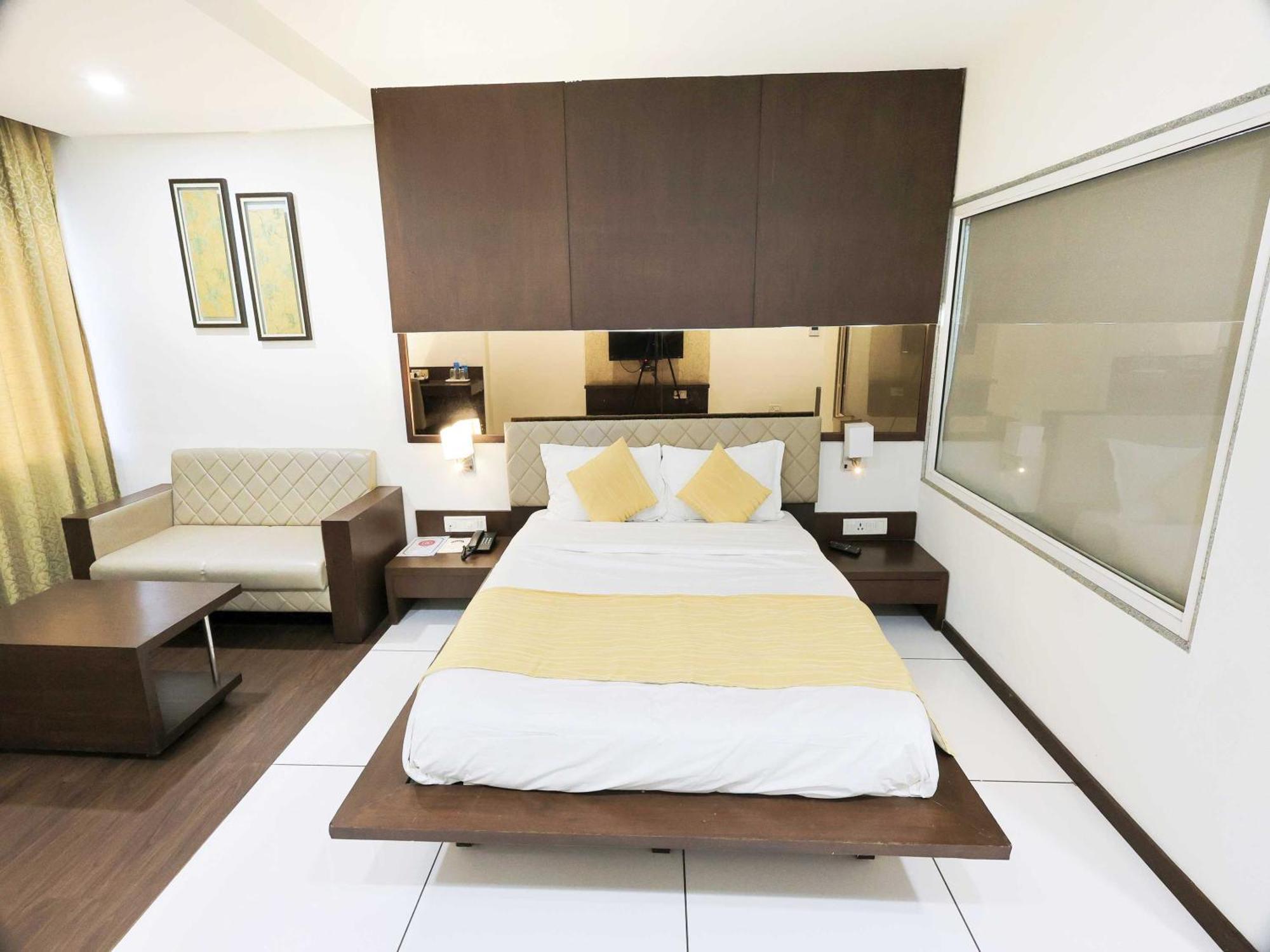Palette Hotel Surya Vadodara Dış mekan fotoğraf